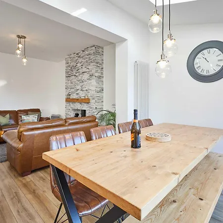 Host & - Peasholm Place Holiday home *
